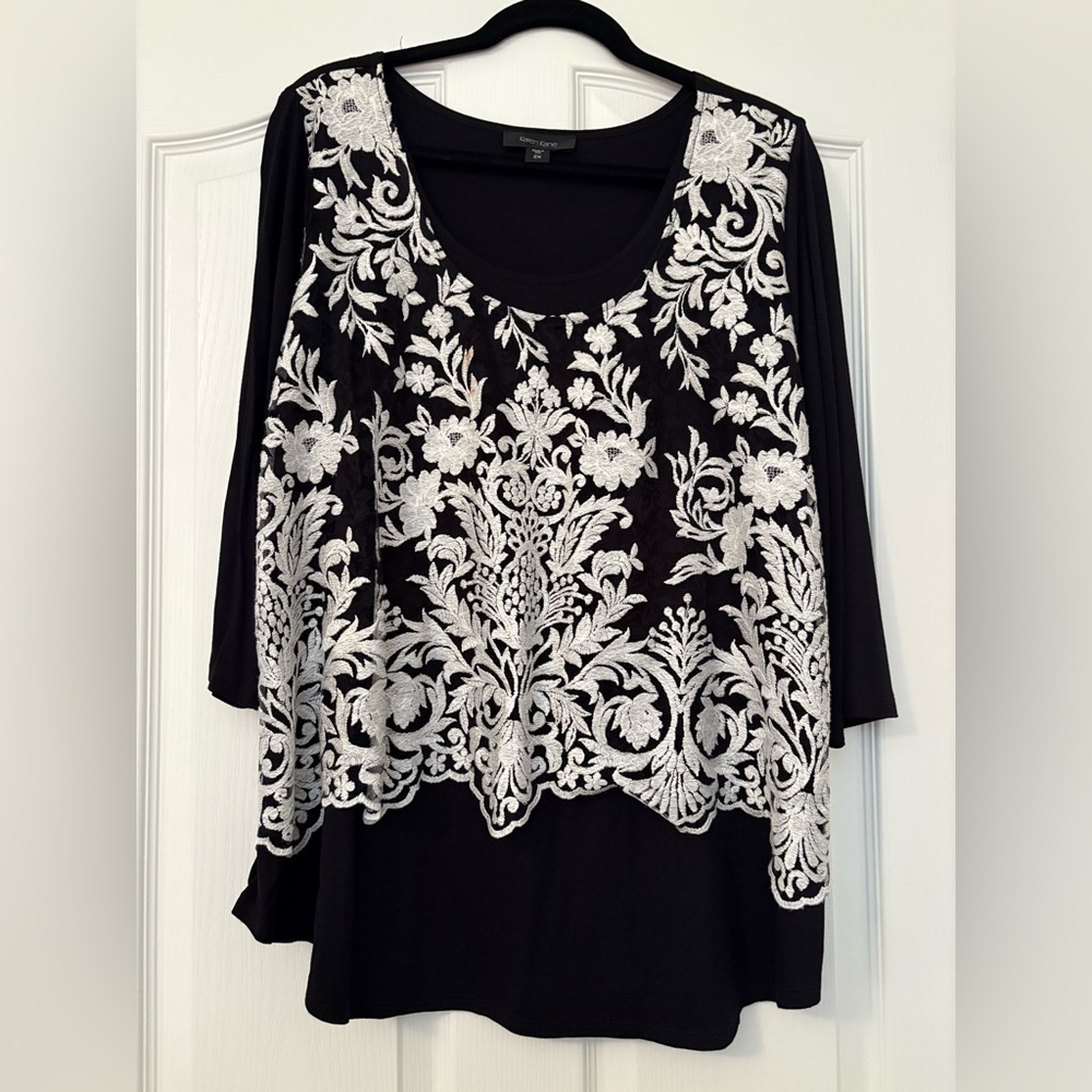 Elegant Karen Kane Black and White Floral Women's Top
Size 2X
